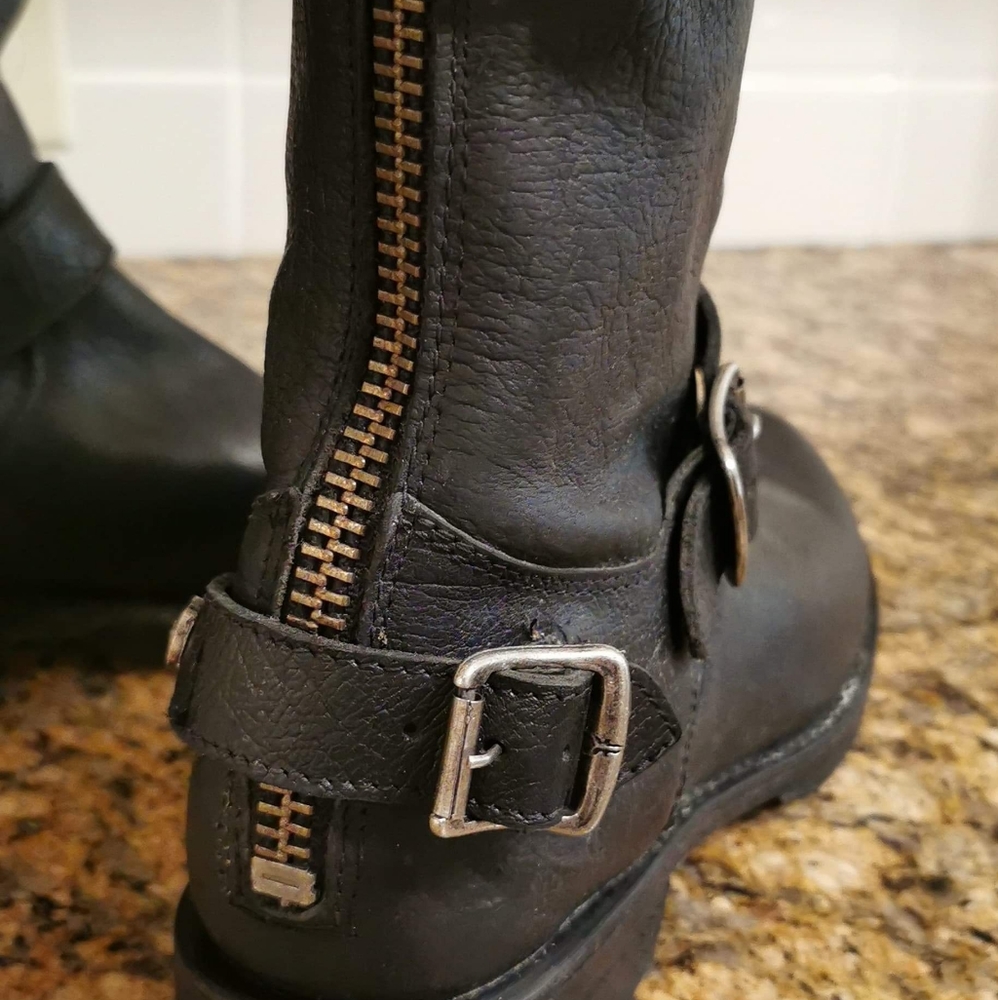 Like new Frye Veronica size 8